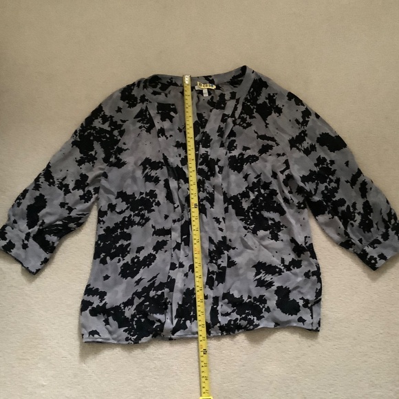 Joie 100% silk v neck blouse - Picture 5 of 6